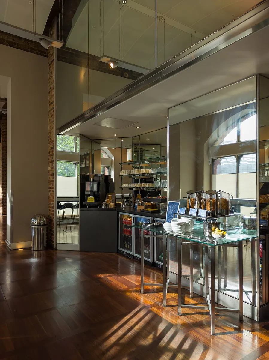 W Aperitivo Club Happy Hour